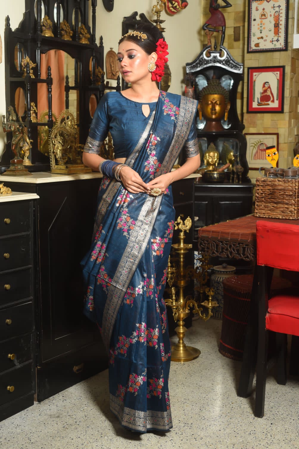 THIS JAMDANI WILL ADD A ROYAL ESSENCE TO THE WARDROBE