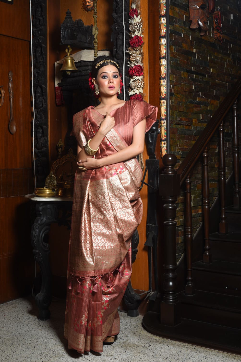 THIS JAMDANI WILL ADD A ROYAL ESSENCE TO THE WARDROBE