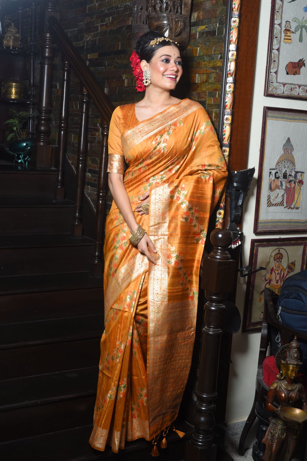 THIS JAMDANI WILL ADD A ROYAL ESSENCE TO THE WARDROBE