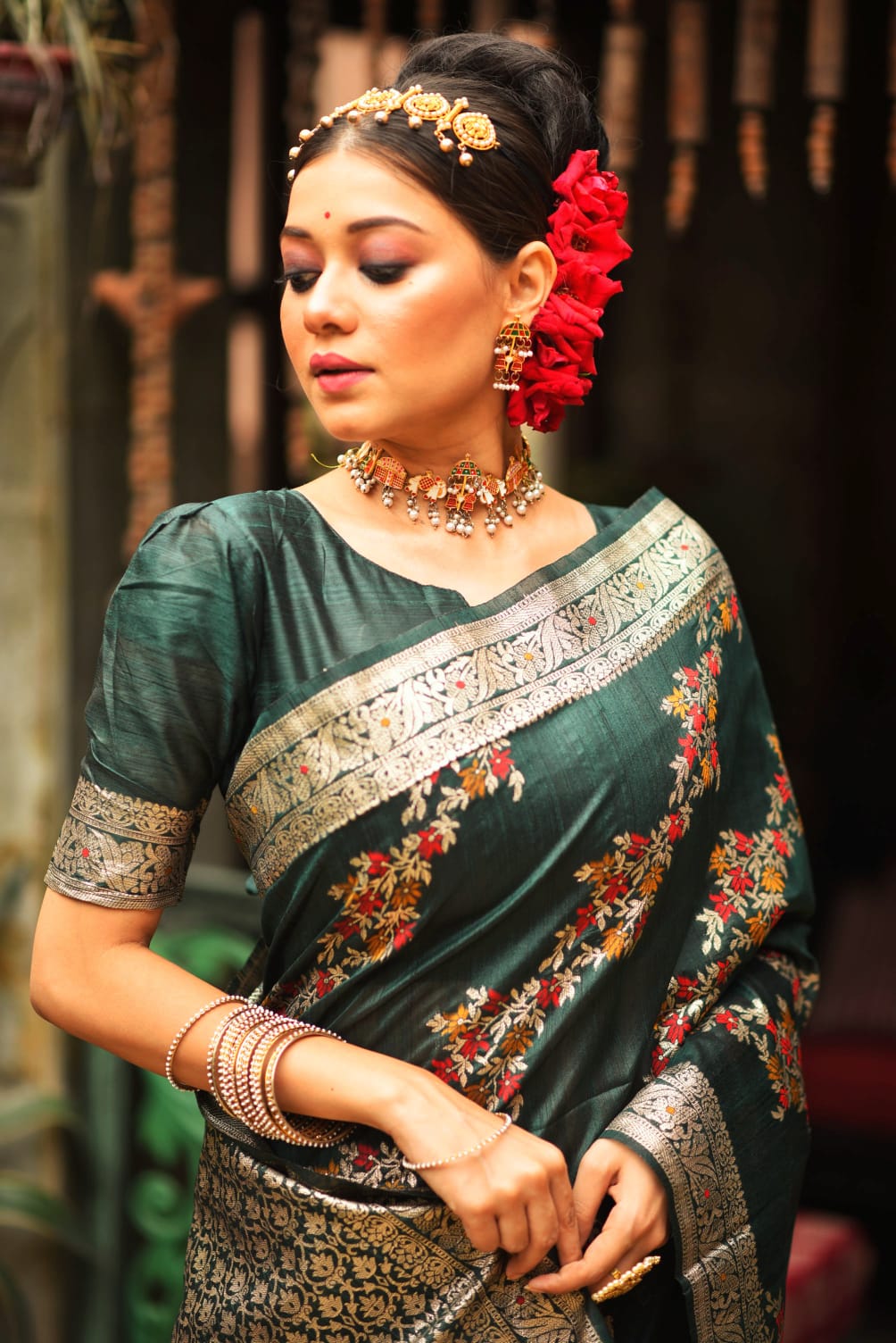 THIS JAMDANI WILL ADD A ROYAL ESSENCE TO THE WARDROBE