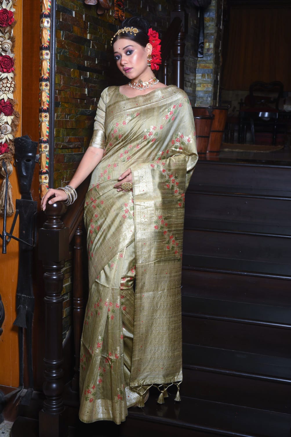 THIS JAMDANI WILL ADD A ROYAL ESSENCE TO THE WARDROBE