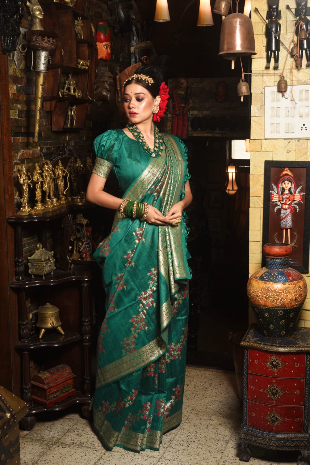 THIS JAMDANI WILL ADD A ROYAL ESSENCE TO THE WARDROBE