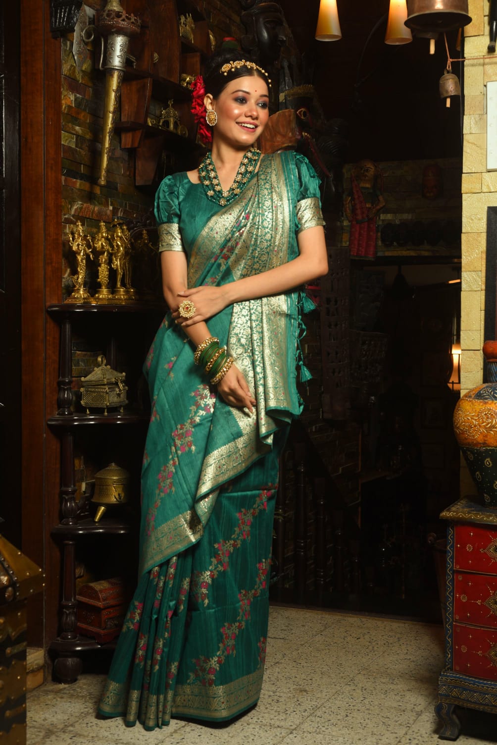 THIS JAMDANI WILL ADD A ROYAL ESSENCE TO THE WARDROBE