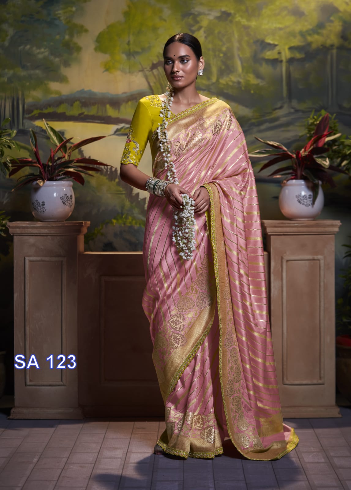 THIS JAMDANI WILL ADD A ROYAL ESSENCE TO THE WARDROBE