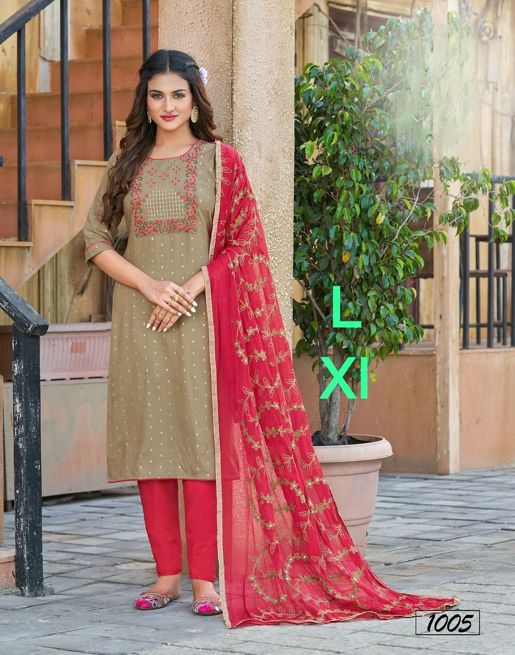 Beautiful Designs With Concept Of Sicvance Chainstitch Embroidery Work And In Rayon Cotton Pent. Print....🪡