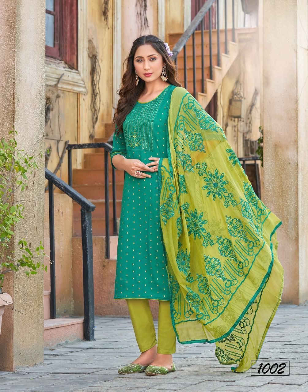 Beautiful Designs With Concept Of Sicvance Chainstitch Embroidery Work And In Rayon Cotton Pent. Print....🪡