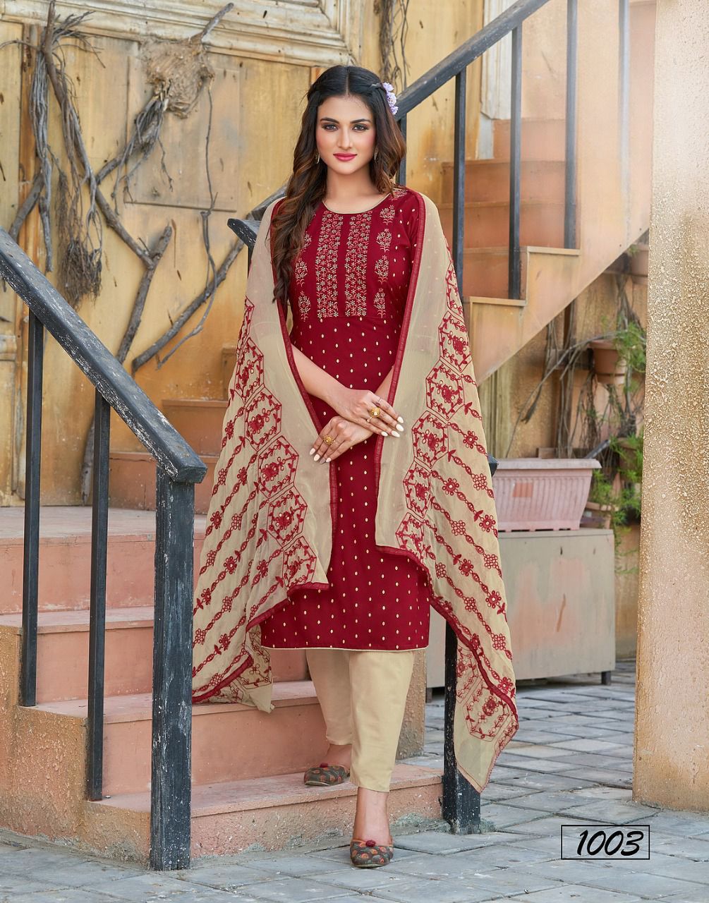 Beautiful Designs With Concept Of Sicvance Chainstitch Embroidery Work And In Rayon Cotton Pent. Print....🪡