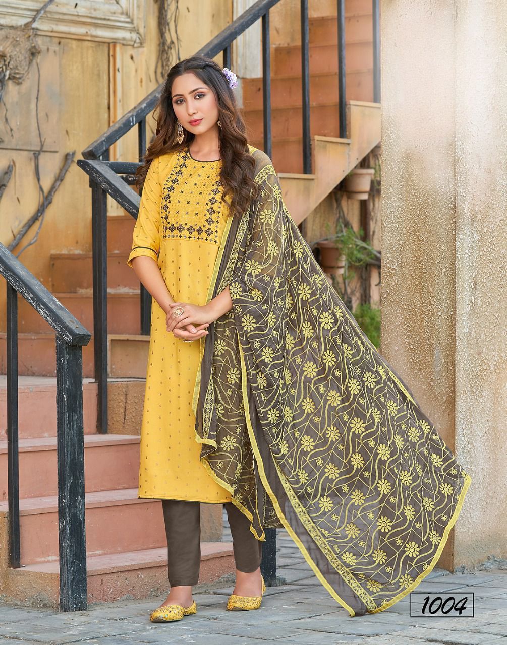 Beautiful Designs With Concept Of Sicvance Chainstitch Embroidery Work And In Rayon Cotton Pent. Print....🪡