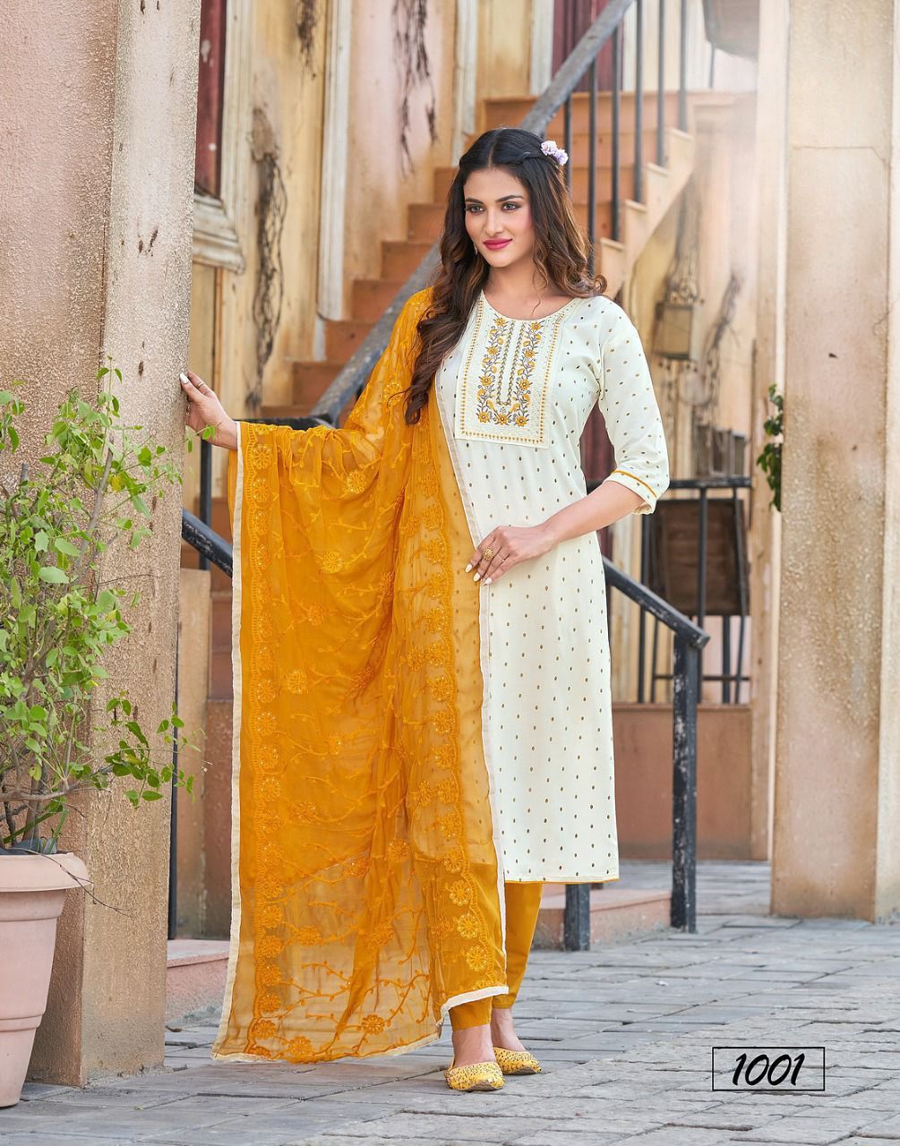 Beautiful Designs With Concept Of Sicvance Chainstitch Embroidery Work And In Rayon Cotton Pent. Print....🪡
